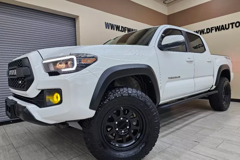 2017 Toyota Tacoma TRD Access Cab 4x4 V6 photo 1