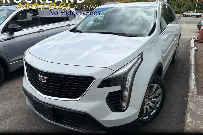 2023 Cadillac XT4 Premium Luxury photo 1