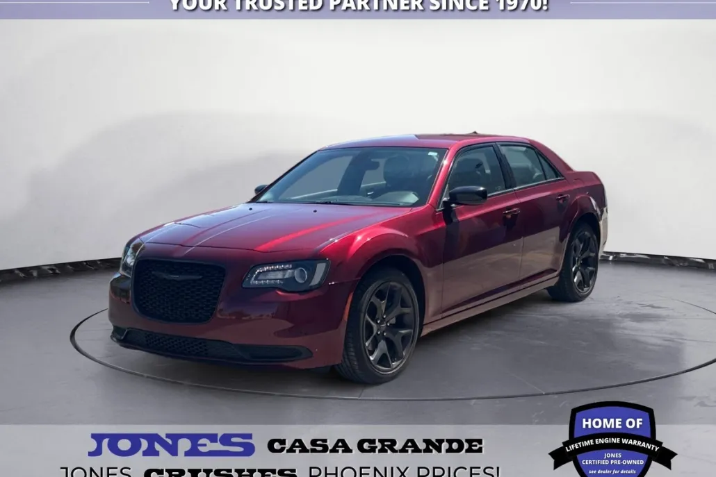 2023 Chrysler 300 Touring photo 1