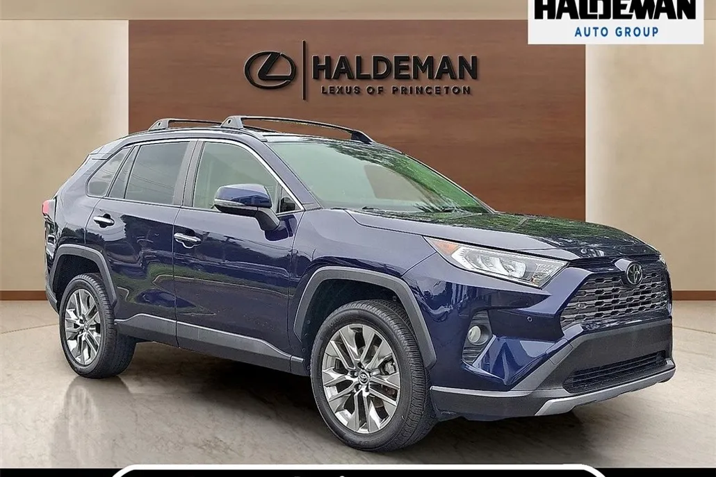 2019 Toyota RAV4 Limited photo 1
