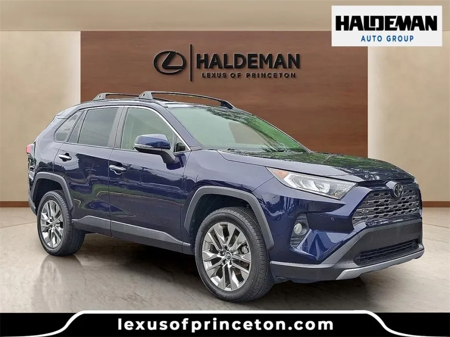 2019 Toyota RAV4 Limited photo 1