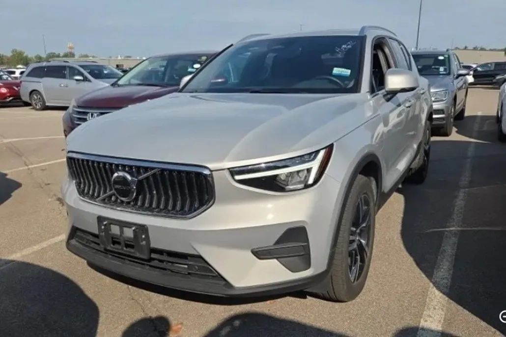 2024 Volvo XC40 Core photo 1