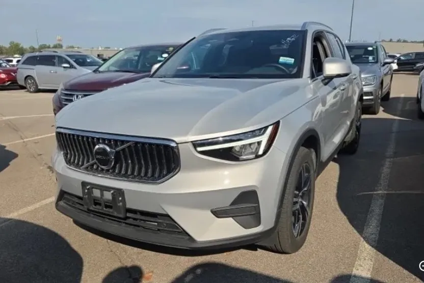 2024 Volvo XC40 Core photo 1