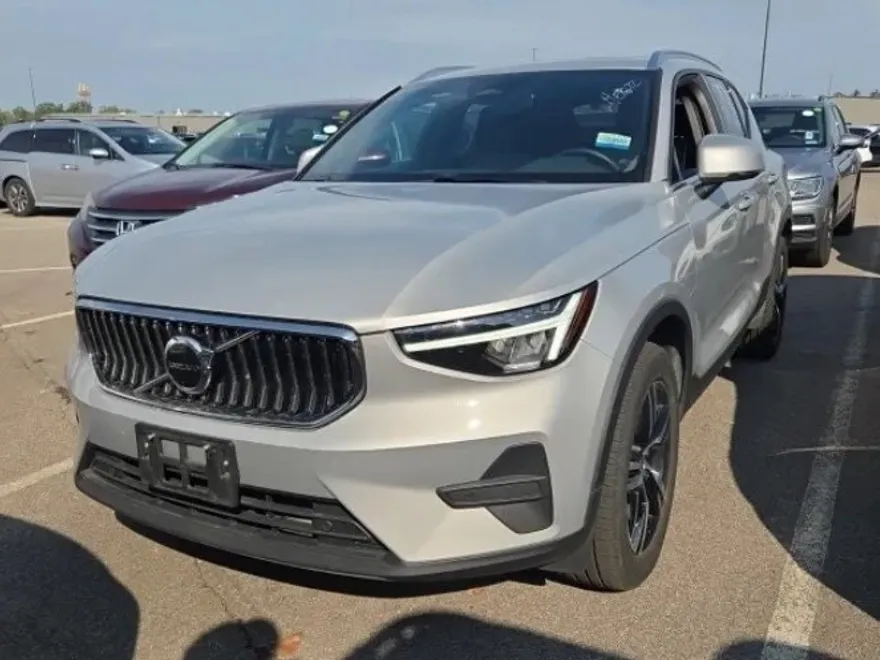 2024 Volvo XC40 Core photo 1