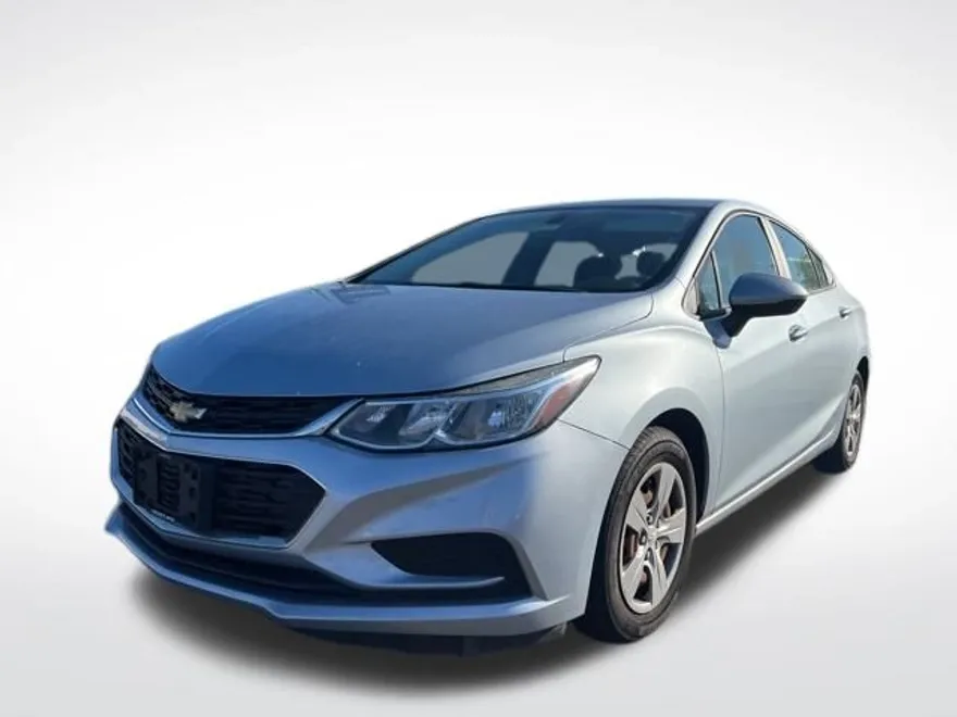 2017 Chevrolet Cruze LS photo 1