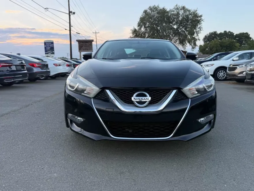 2017 Nissan Maxima SV photo 1