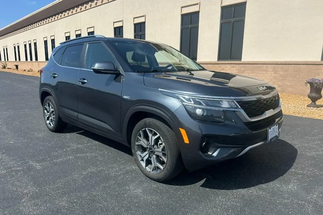 2022 Kia Seltos EX photo 1