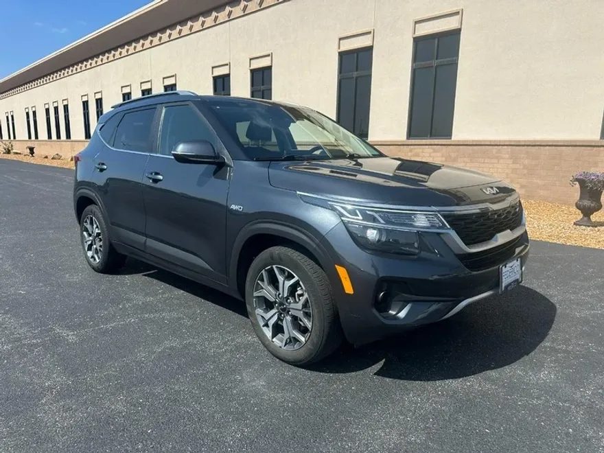 2022 Kia Seltos EX photo 1