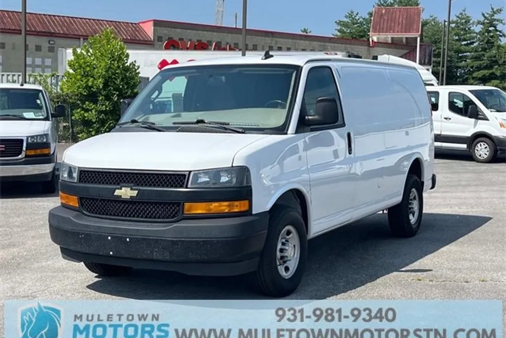 2022 Chevrolet Express 2500 photo 1