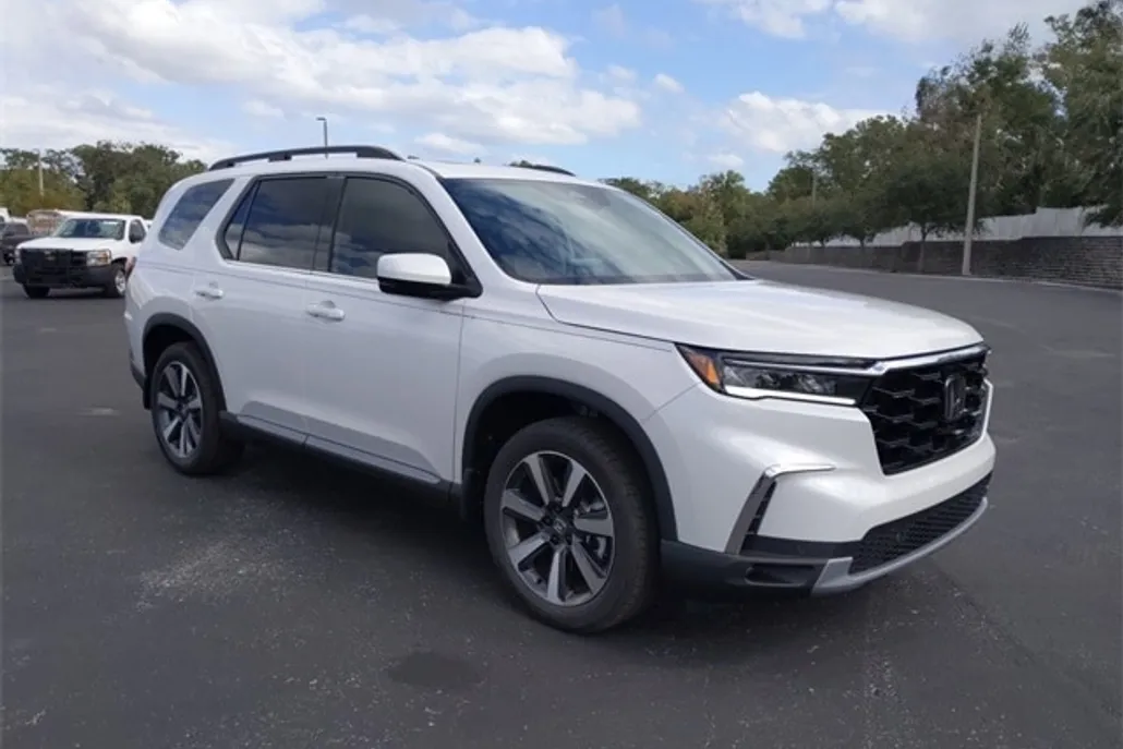 2025 Honda Pilot Touring photo 1