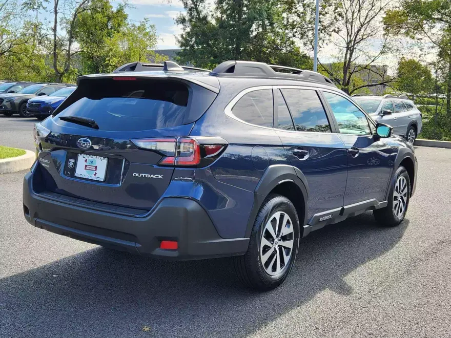 2025 Subaru Outback Premium photo 1