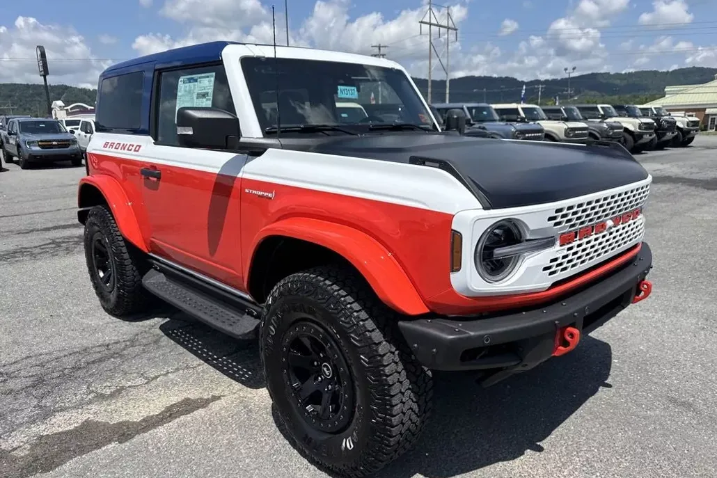 2025 Ford Bronco First Edition photo 1