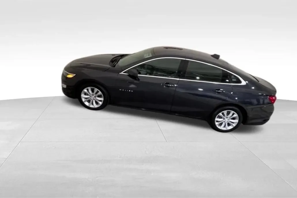 2023 Chevrolet Malibu 1LT photo 1