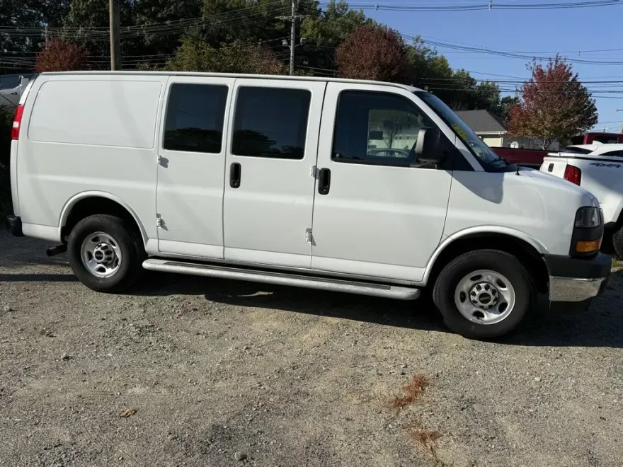 2024 Gmc Savana Cargo 2500 photo 1