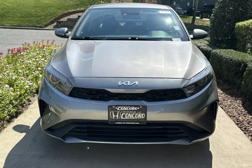 2023 Kia Forte LXS photo 1