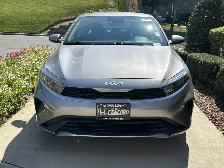 2023 Kia Forte LXS photo 1