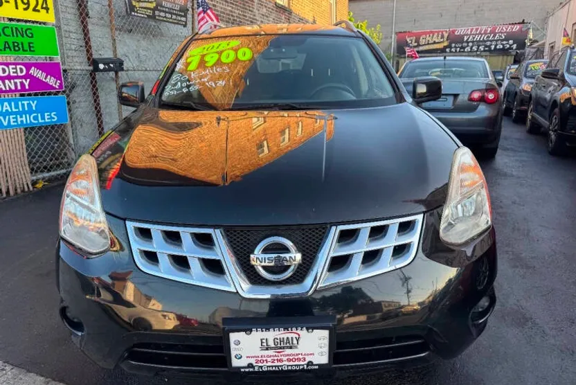 2013 Nissan Rogue SV photo 1