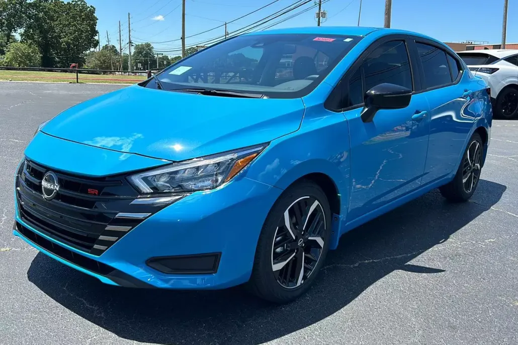 2025 Nissan Versa SR photo 1