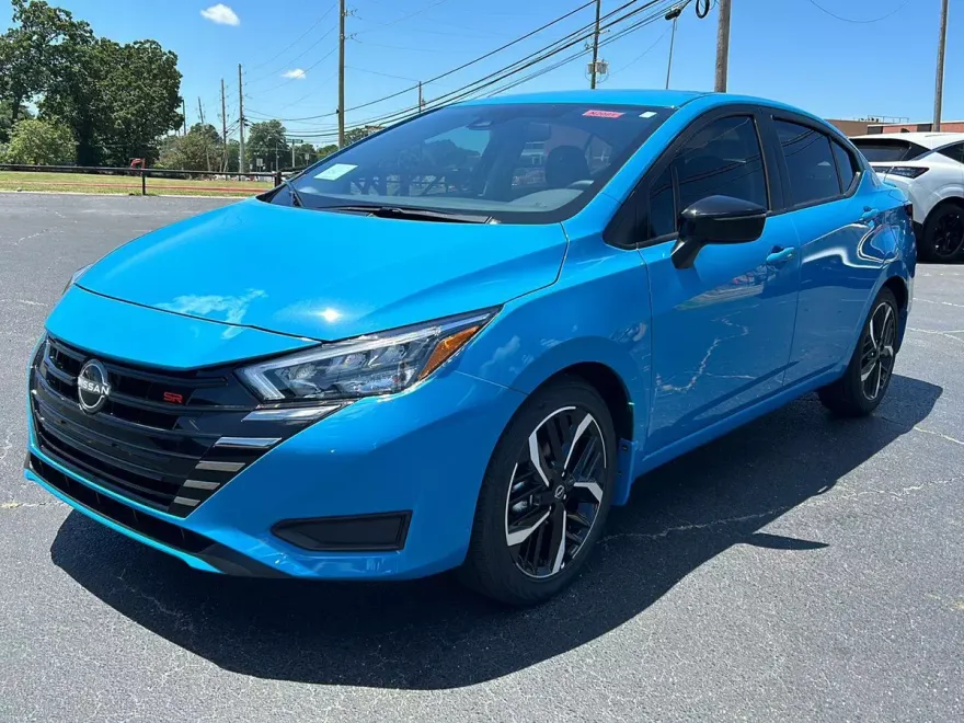 2025 Nissan Versa SR photo 1