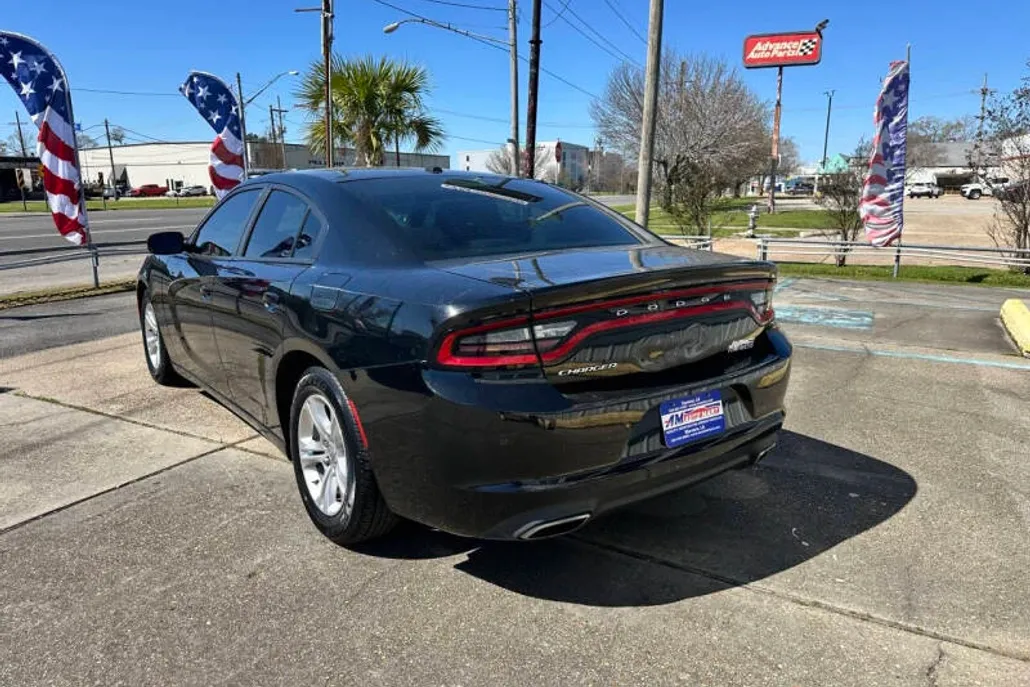 2017 Dodge Charger SE photo 1