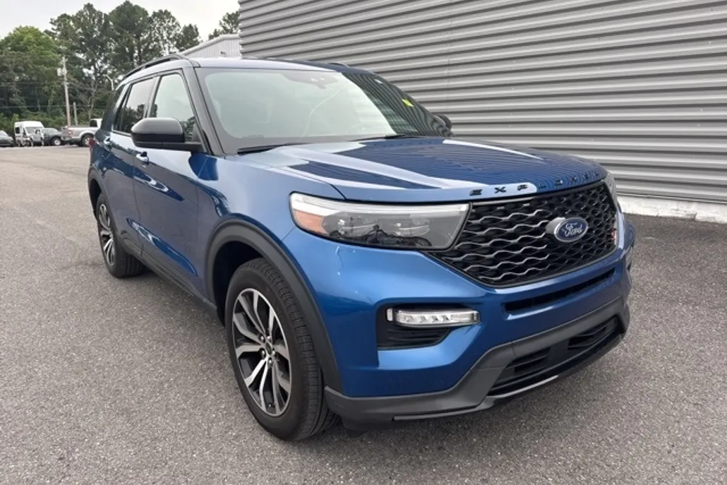 2023 Ford Explorer ST photo 1