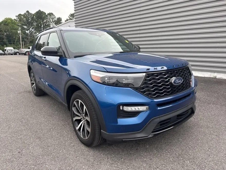 2023 Ford Explorer ST photo 1