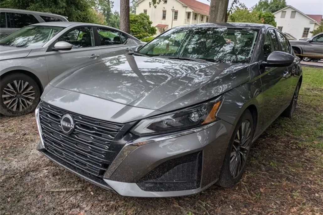 2023 Nissan Altima 2.5 SV photo 1
