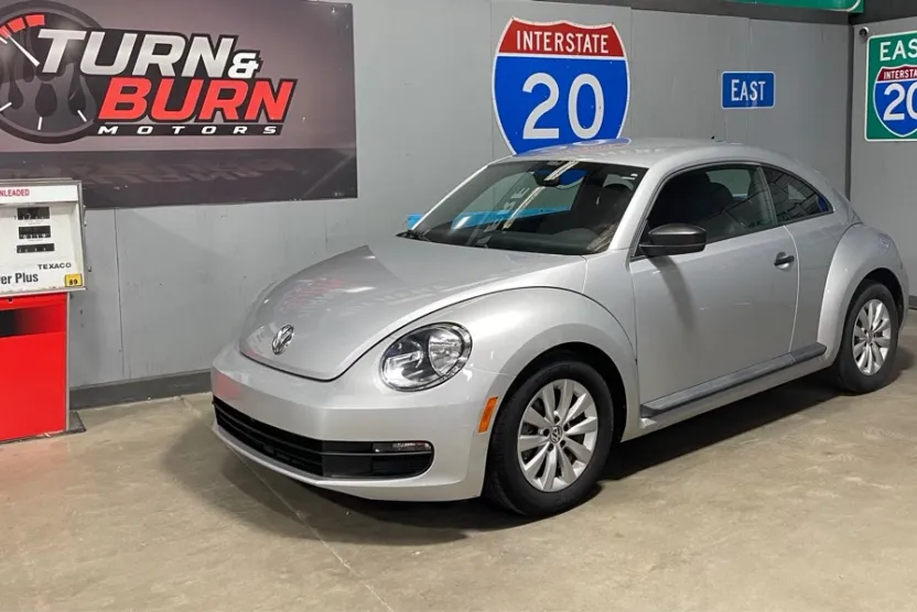 2013 Volkswagen Beetle 2.5L photo 1
