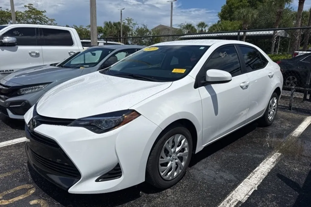 2019 Toyota Corolla L photo 1