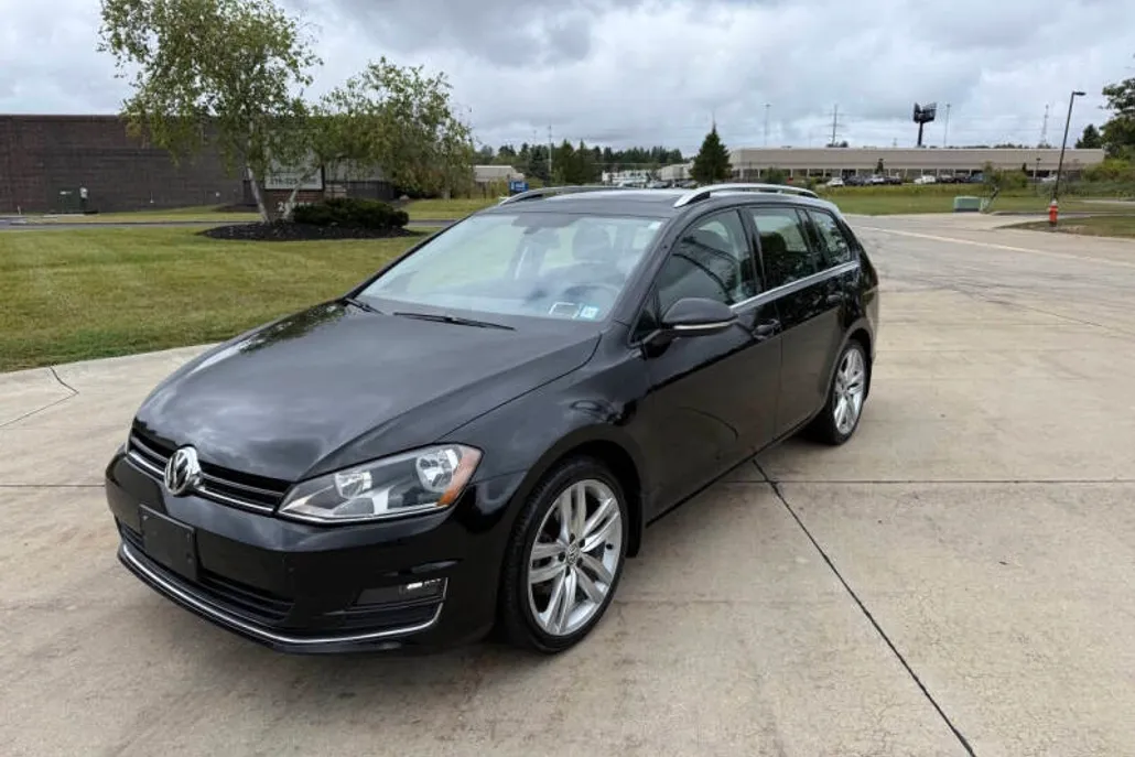 2015 Volkswagen Golf SportWagen TDI SEL photo 1