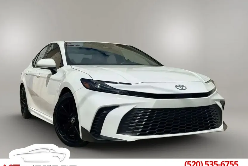 2025 Toyota Camry SE photo 1