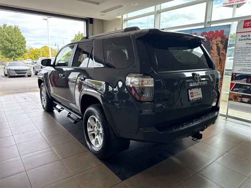 2024 Toyota 4Runner SR5 Premium photo 1