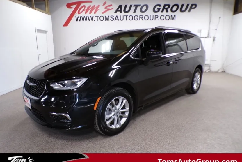 2022 Chrysler Pacifica Touring photo 1