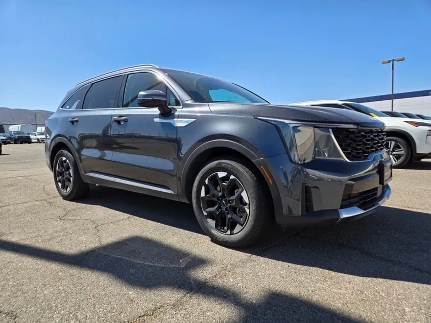 2024 Kia Sorento S photo 1