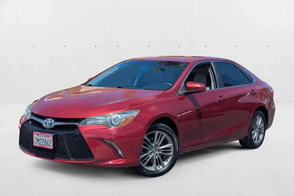 2016 Toyota Camry SE photo 1