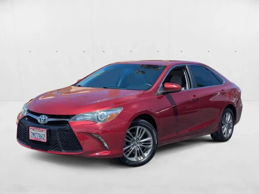 2016 Toyota Camry SE photo 1