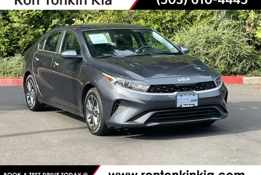 2023 Kia Forte LXS photo 1