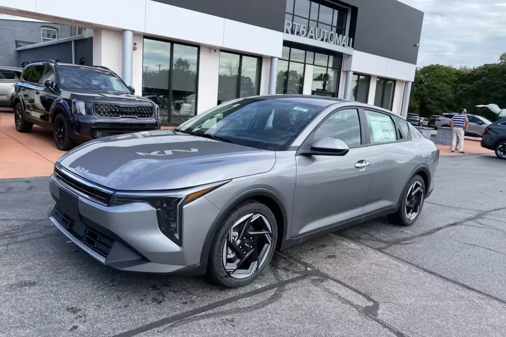 2025 Kia K4 EX photo 1