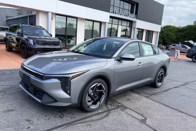 2025 Kia K4 EX photo 1