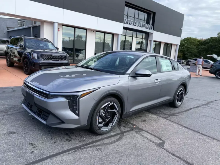 2025 Kia K4 EX photo 1