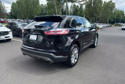 2024 Ford Edge Titanium photo 2