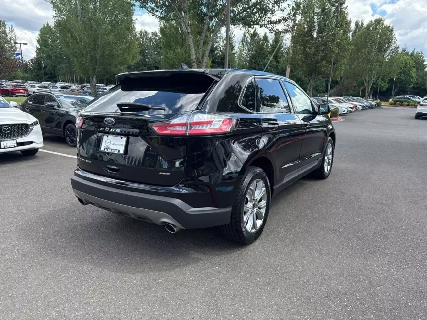 2024 Ford Edge Titanium photo 2