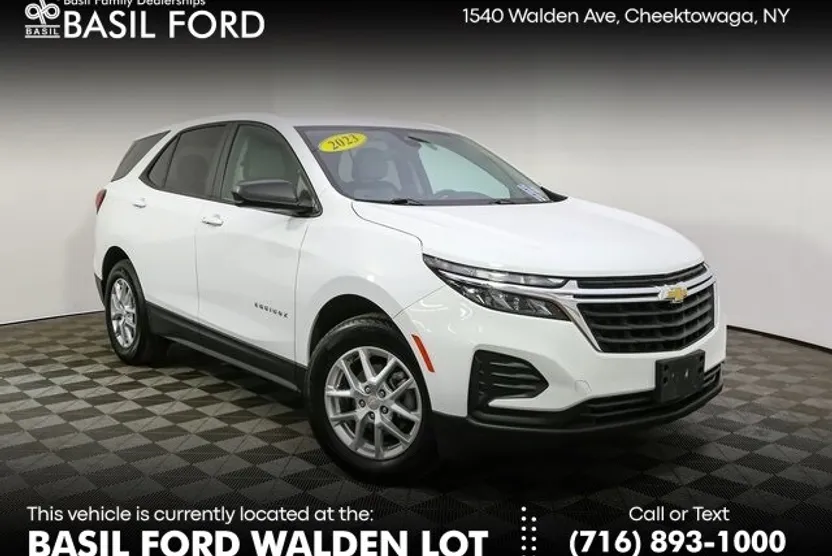 2023 Chevrolet Equinox LS photo 1