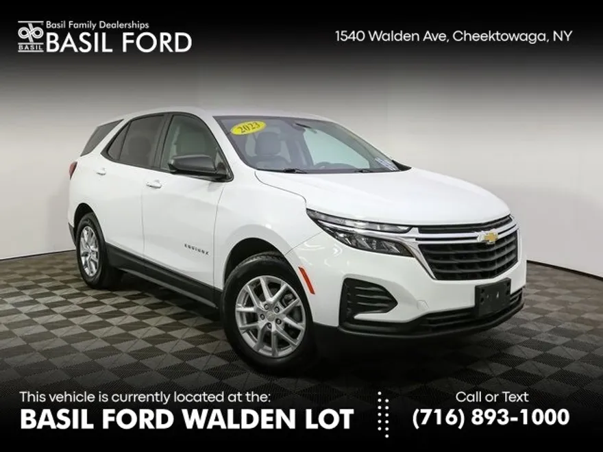 2023 Chevrolet Equinox LS photo 1