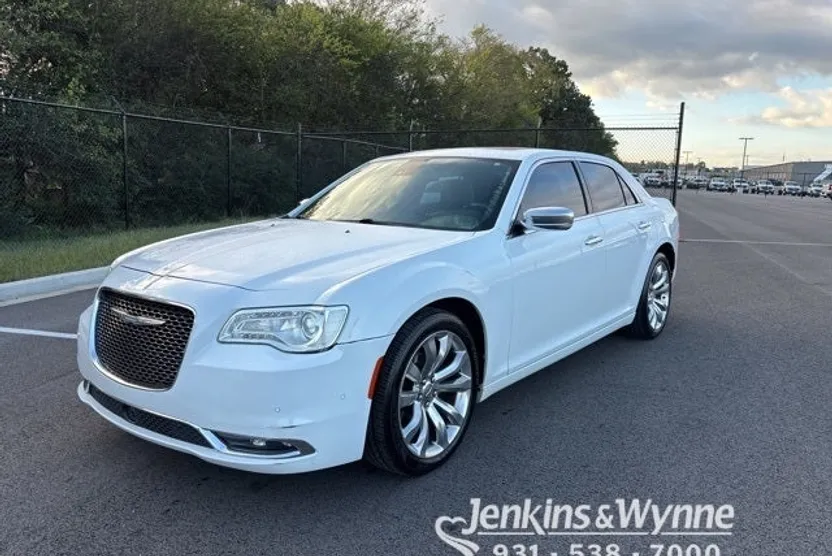 2018 Chrysler 300 Limited photo 1