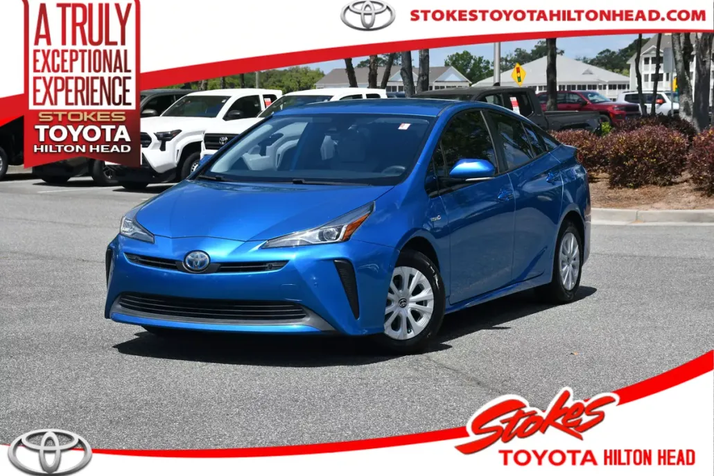 2019 Toyota Prius LE photo 1