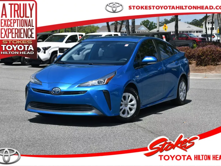 2019 Toyota Prius LE photo 1