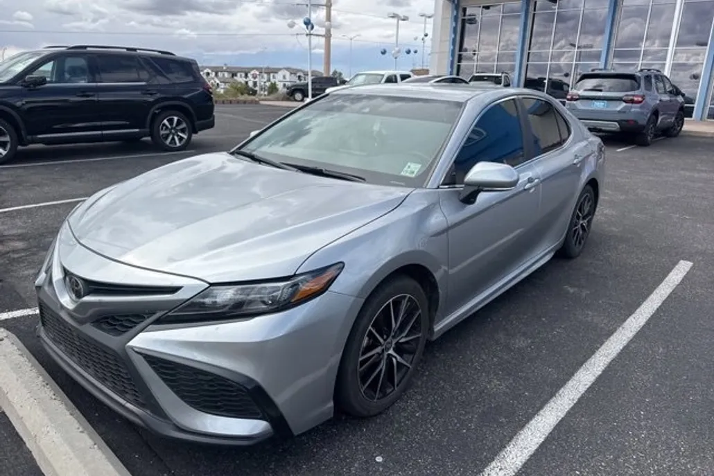 2024 Toyota Camry SE photo 1