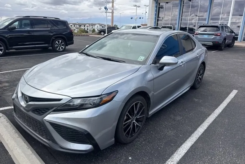 2024 Toyota Camry SE photo 1