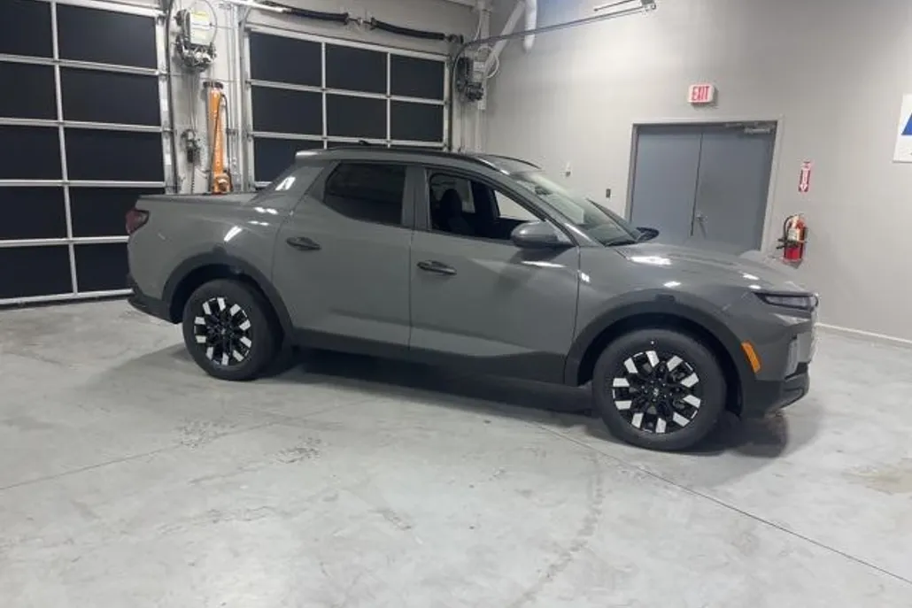 2025 Hyundai Santa Cruz SEL Activity photo 1